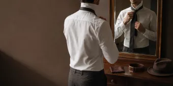 Stropdas, pochet, riem en hoed: zo maak je het af